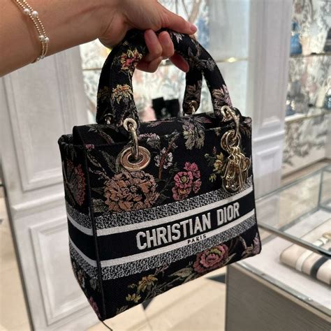 christian dior handbags outlet sale.